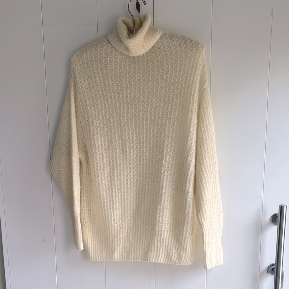 Beautiful Zara Cream T Neck Sweater Open Weave Knit size S -M